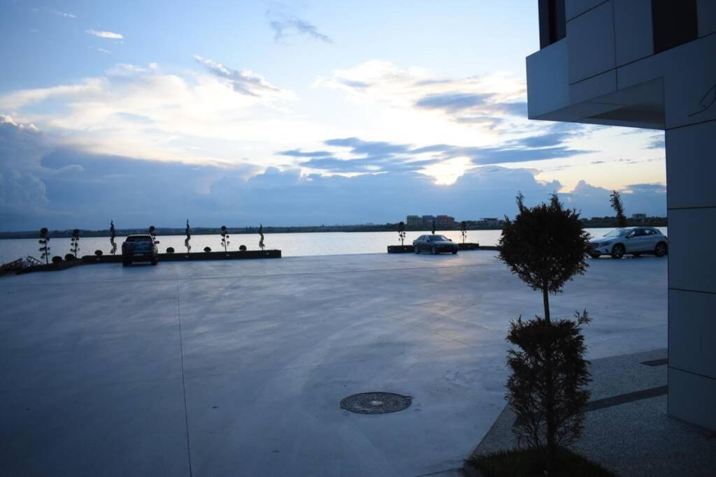 Apartment By The Lake With A View Mamaia Exterior foto